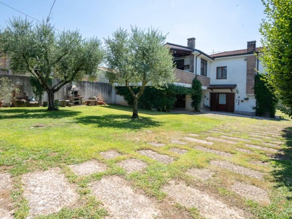 appartamento in vendita a Castelnuovo del Garda in zona Oliosi