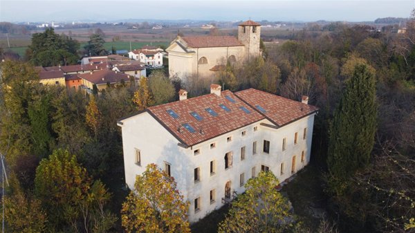 casa indipendente in vendita a Castelnuovo del Garda in zona Oliosi