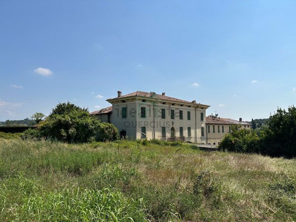 casa indipendente in vendita a Castelnuovo del Garda