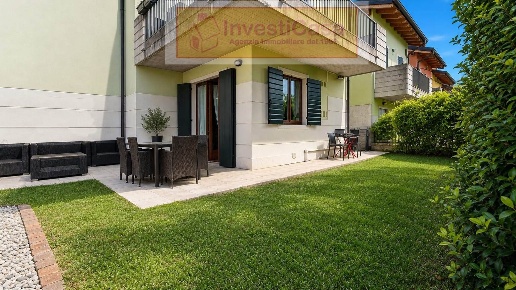 appartamento in vendita a Castelnuovo del Garda in zona Sandrà
