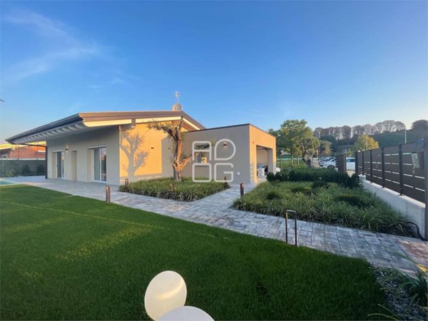 casa indipendente in vendita a Castelnuovo del Garda in zona Cavalcaselle