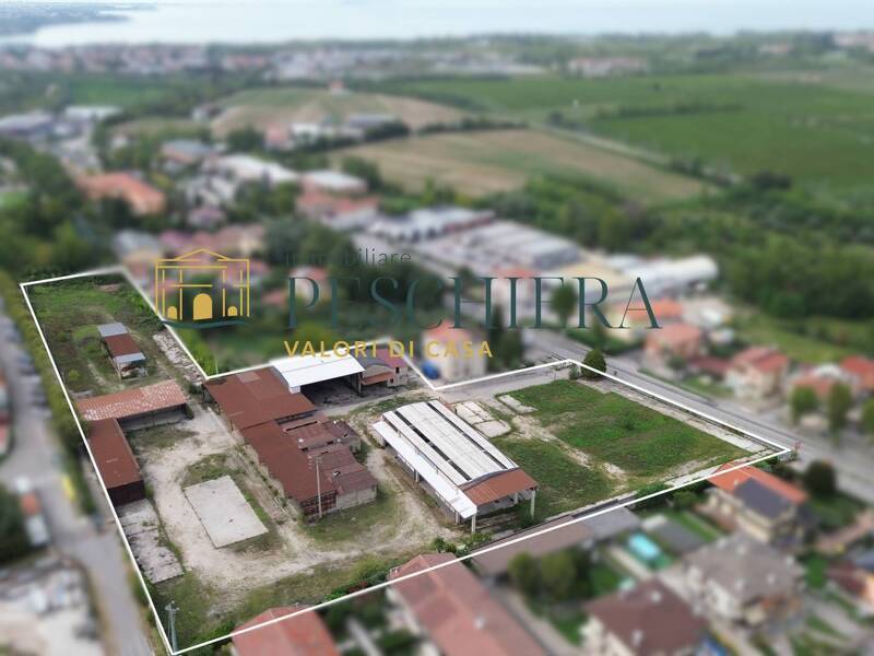 terreno in vendita a Castelnuovo del Garda in zona Cavalcaselle