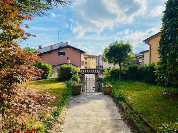 casa indipendente in vendita a Castelnuovo del Garda in zona Cavalcaselle