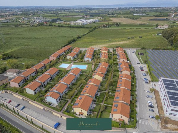 appartamento in vendita a Castelnuovo del Garda in zona Sandrà