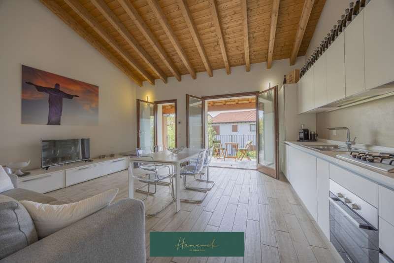 appartamento in vendita a Castelnuovo del Garda in zona Sandrà