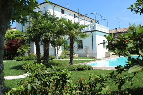 casa indipendente in vendita a Castelnuovo del Garda