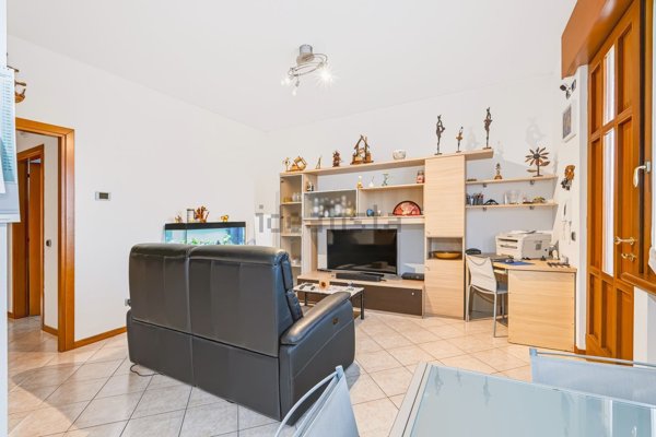 appartamento in vendita a Castelnuovo del Garda in zona Sandrà