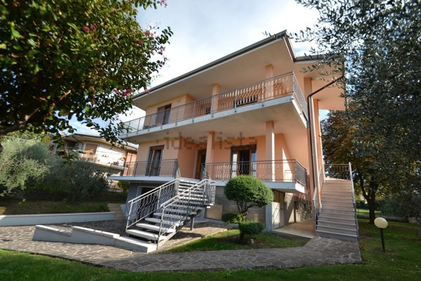 appartamento in vendita a Castelnuovo del Garda in zona Sandrà