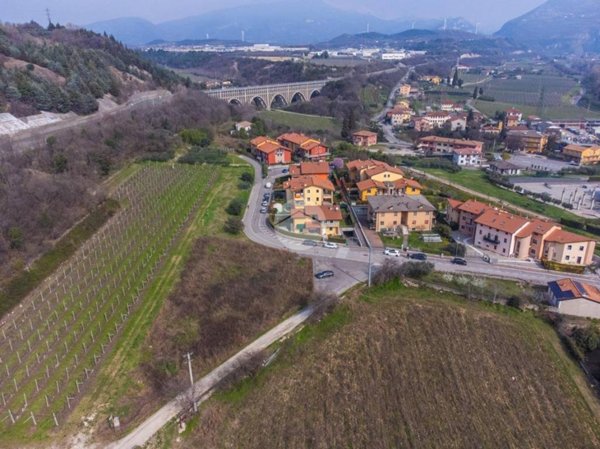 terreno edificabile in vendita a Cavaion Veronese in zona Sega