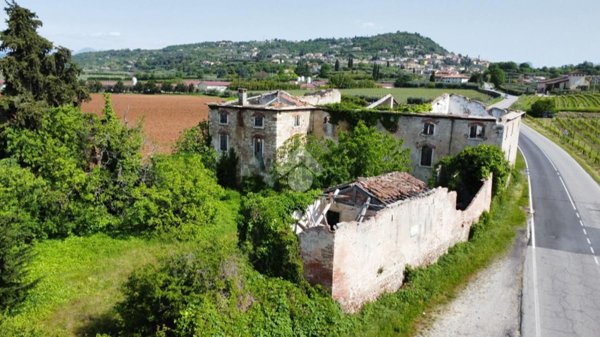 rudere in vendita a Cavaion Veronese