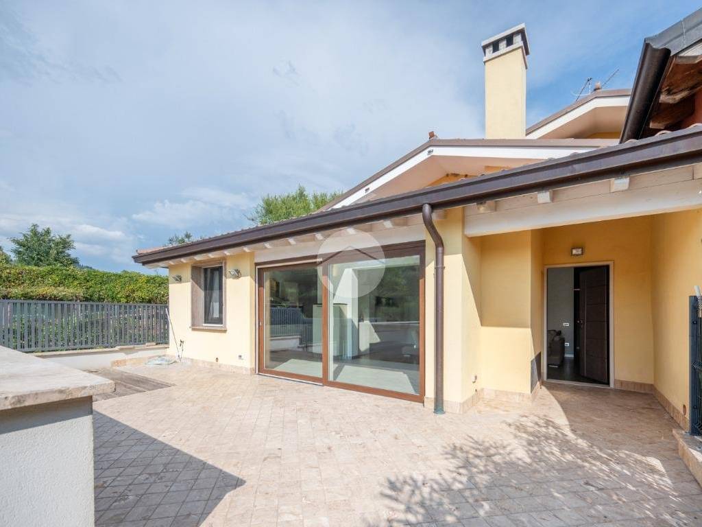 casa indipendente in vendita a Cavaion Veronese