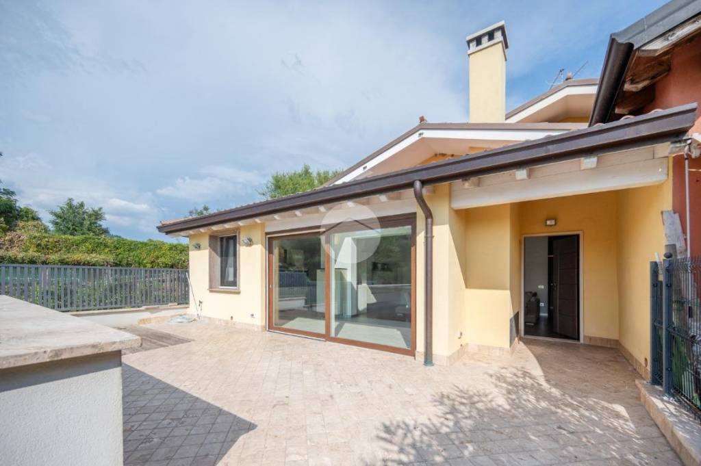 casa indipendente in vendita a Cavaion Veronese