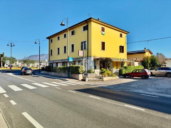 casa indipendente in vendita a Cavaion Veronese in zona Sega