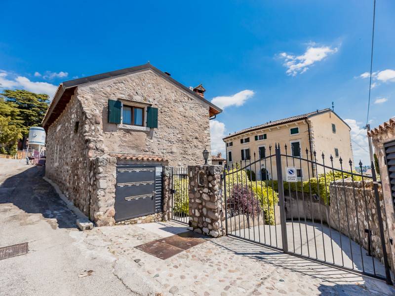 appartamento in vendita a Cavaion Veronese