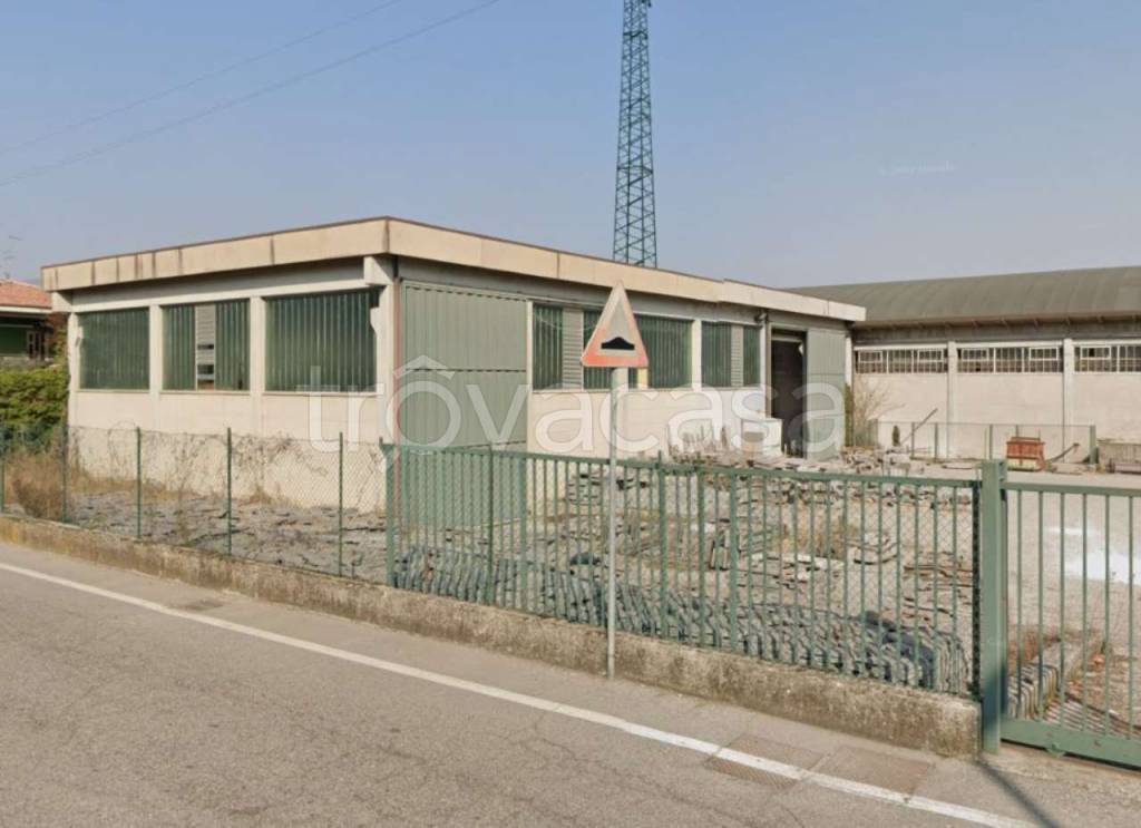 locale commerciale in vendita a Cavaion Veronese in zona Sega