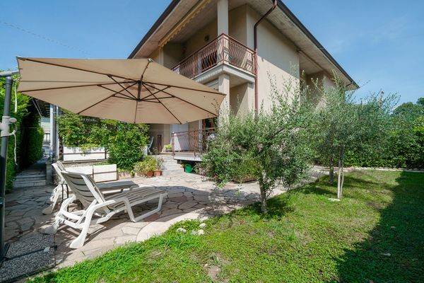 casa indipendente in vendita a Cavaion Veronese in zona Sega