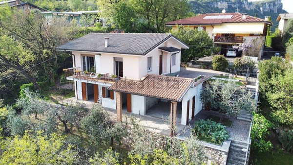 casa indipendente in vendita a Cavaion Veronese