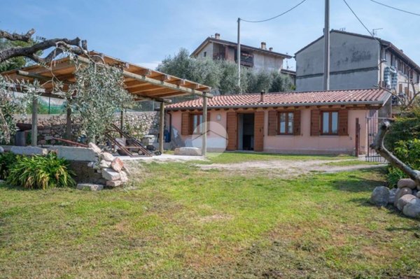 casa indipendente in vendita a Cavaion Veronese