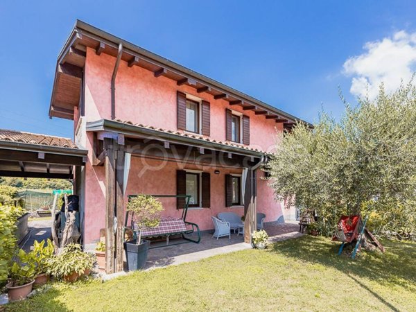 casa indipendente in vendita a Cavaion Veronese in zona Sega