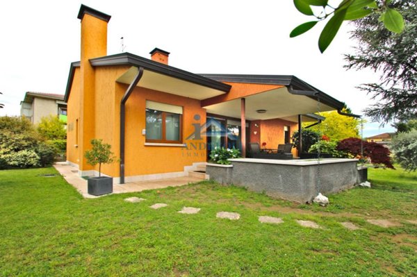 casa indipendente in vendita a Cavaion Veronese in zona Sega