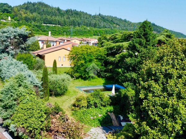 casa indipendente in vendita a Cavaion Veronese in zona Sega