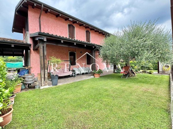 casa indipendente in vendita a Cavaion Veronese in zona Sega
