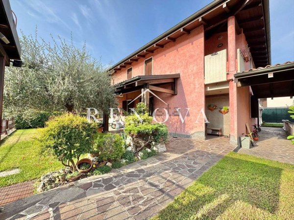casa indipendente in vendita a Cavaion Veronese in zona Sega