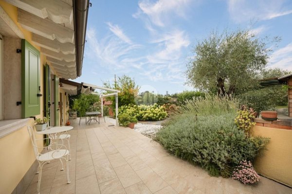 casa indipendente in vendita a Cavaion Veronese