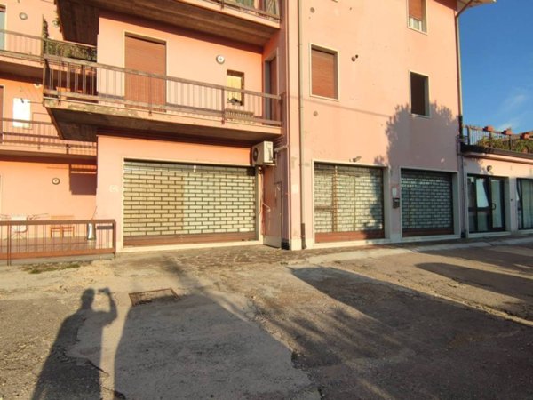 negozio in vendita a Cavaion Veronese