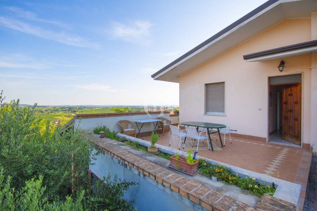 casa indipendente in vendita a Cavaion Veronese