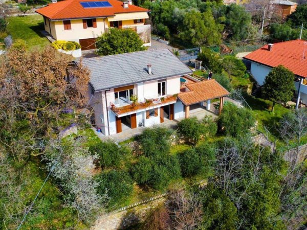 casa indipendente in vendita a Cavaion Veronese