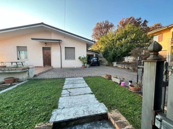 casa indipendente in vendita a Cavaion Veronese