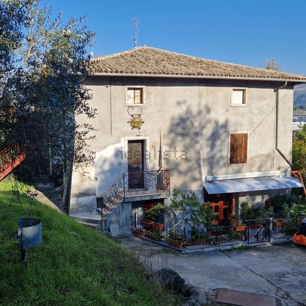 appartamento in vendita a Cavaion Veronese in zona Sega