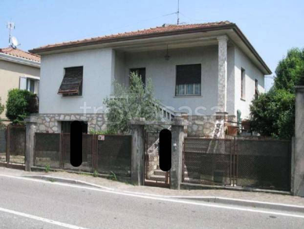 casa indipendente in vendita a Cavaion Veronese in zona Sega