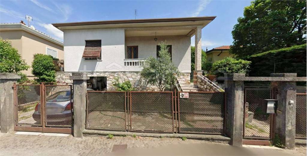 casa indipendente in vendita a Cavaion Veronese in zona Sega