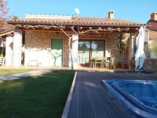 casa indipendente in vendita a Cavaion Veronese