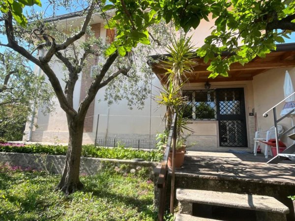 casa indipendente in vendita a Cavaion Veronese