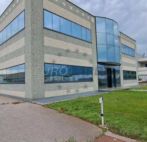 negozio in vendita a Cavaion Veronese