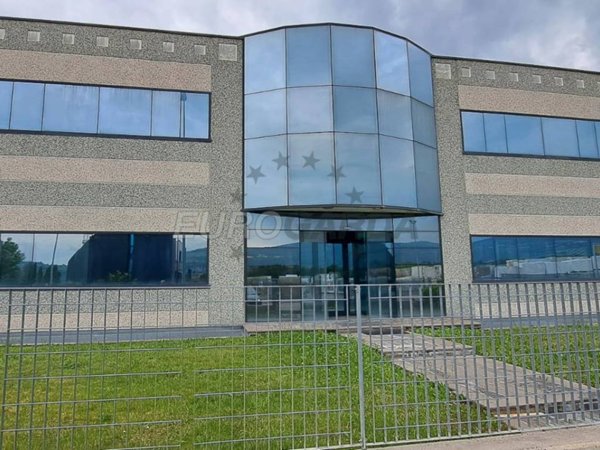 negozio in vendita a Cavaion Veronese