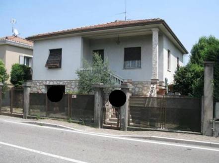 casa indipendente in vendita a Cavaion Veronese in zona Sega
