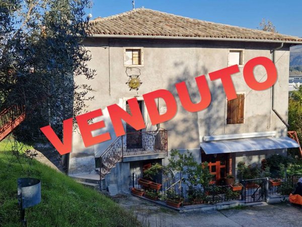 appartamento in vendita a Cavaion Veronese in zona Sega