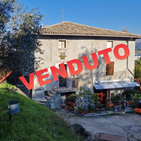 appartamento in vendita a Cavaion Veronese in zona Sega