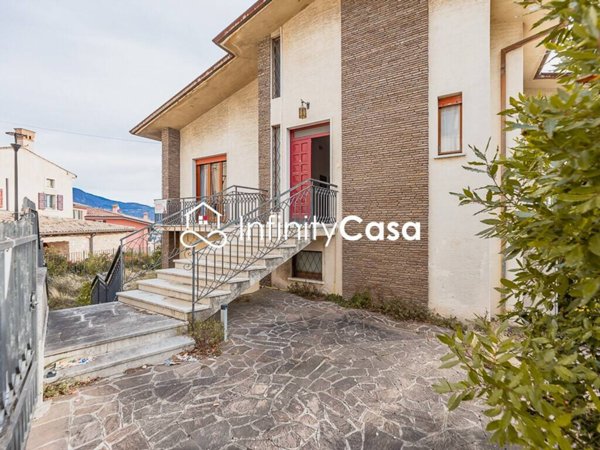 casa indipendente in vendita a Cavaion Veronese