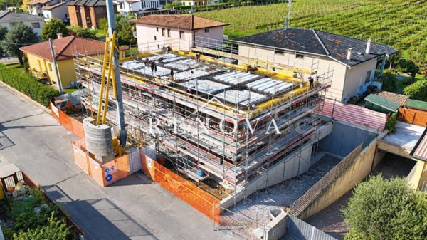 appartamento in vendita a Cavaion Veronese in zona Sega