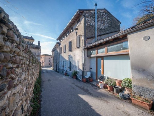 casa indipendente in vendita a Cavaion Veronese