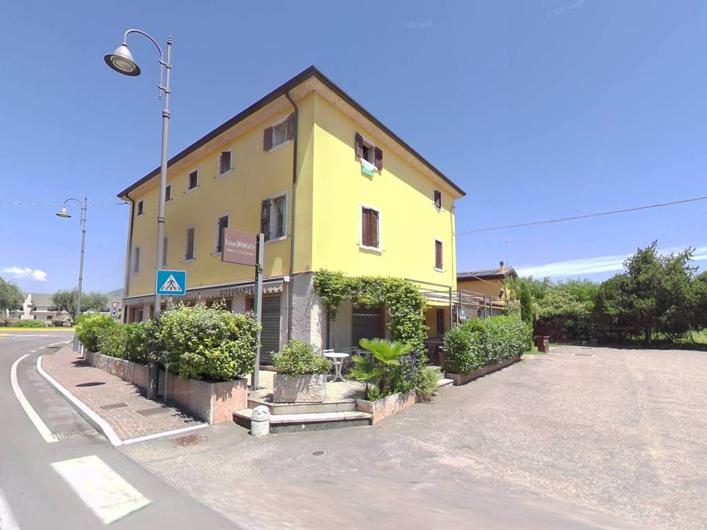 intera palazzina in vendita a Cavaion Veronese in zona Sega