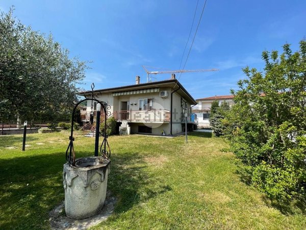 casa indipendente in vendita a Cavaion Veronese in zona Sega