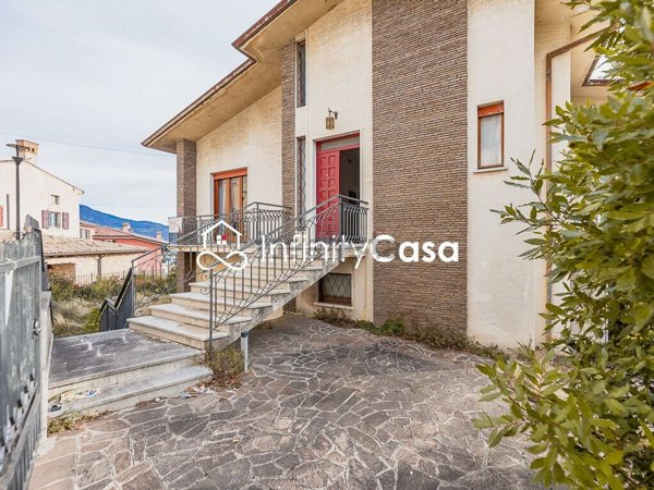 casa indipendente in vendita a Cavaion Veronese