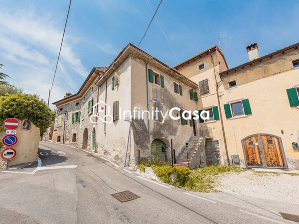 casa indipendente in vendita a Cavaion Veronese