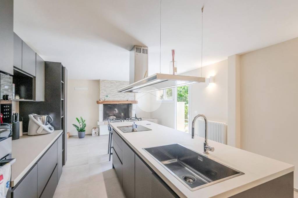 casa indipendente in vendita a Cavaion Veronese